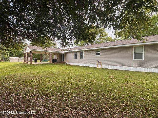 1352 Rock Ranch Road, Carriere, MS 39426