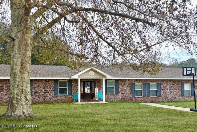 1352 Rock Ranch Road, Carriere, MS 39426
