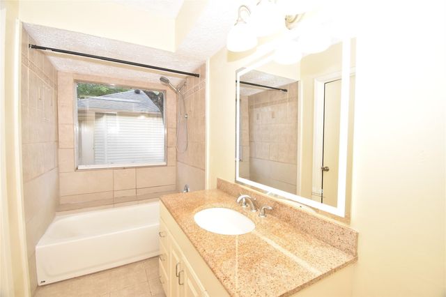 4023 Summit Valley Drive, Houston, TX 77082
