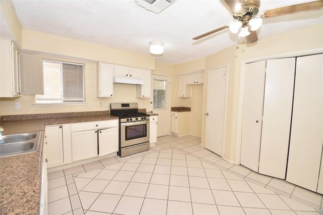 4023 Summit Valley Drive, Houston, TX 77082