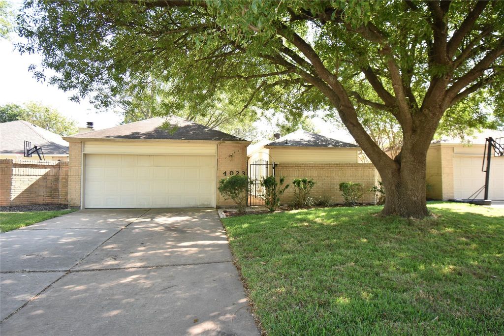 4023 Summit Valley Drive, Houston, TX 77082