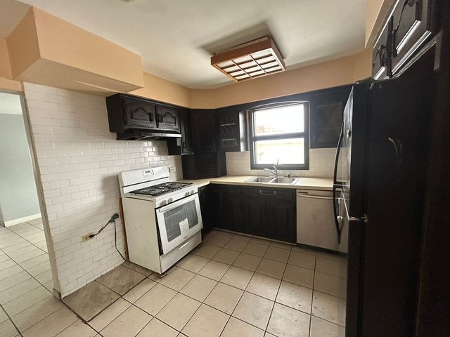 1724 N 19th Avenue, Melrose Park, IL 60160