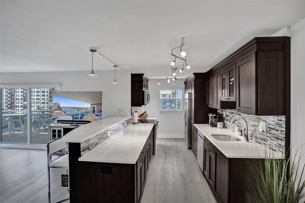 1160 Hillsboro Mile 701 701, Hillsboro Beach, FL 33062
