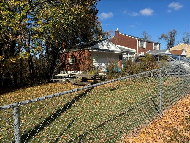 8017 Chaske St, Verona, PA 15147