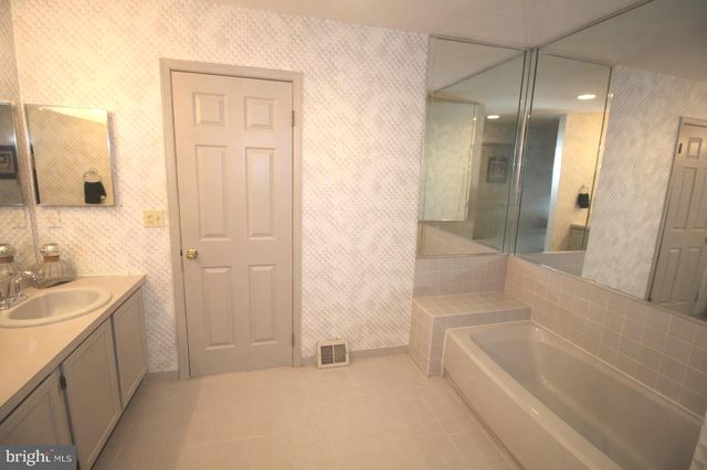 56 KANON CT, Newtown, PA 18940