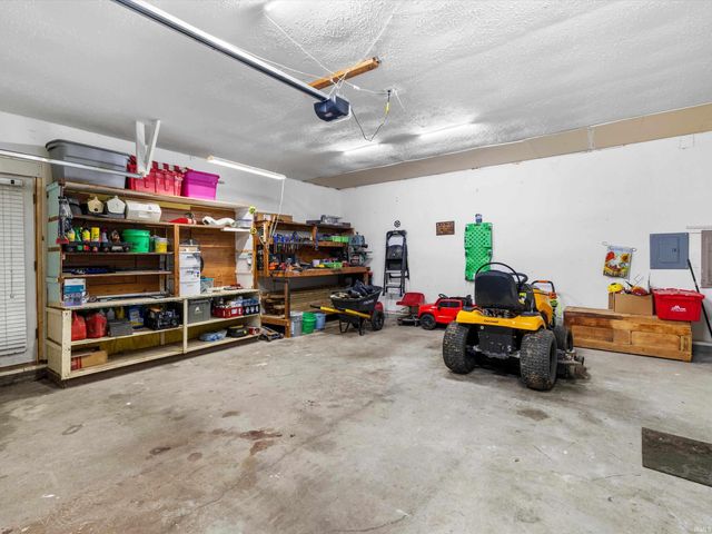 25 Peach Tree Lane, Tell City, IN 47586