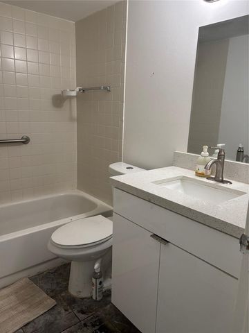 1540 GLEN OAKS DRIVE E B222, Sarasota, FL 34232