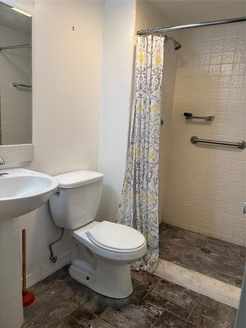 1540 GLEN OAKS DRIVE E B222, Sarasota, FL 34232