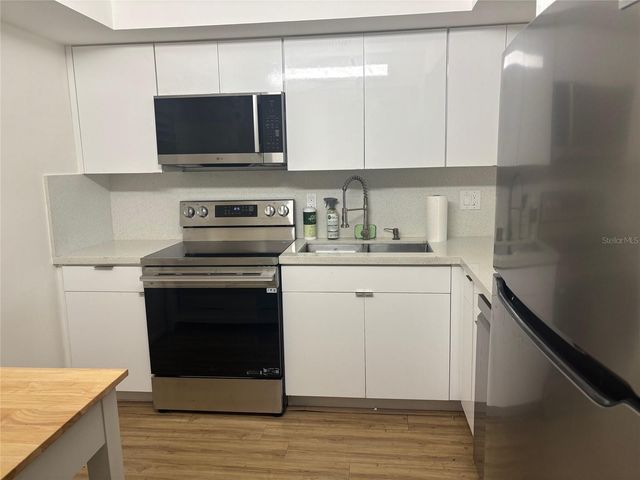 1540 GLEN OAKS DRIVE E B222, Sarasota, FL 34232