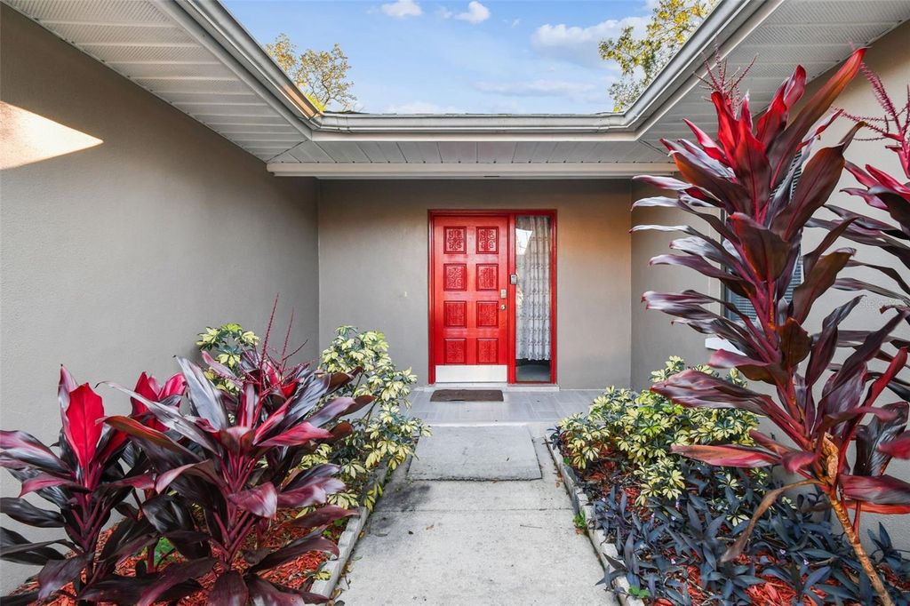 Image 4 of property listing at 5005 PURITAN ROAD, Tampa, FL 33617