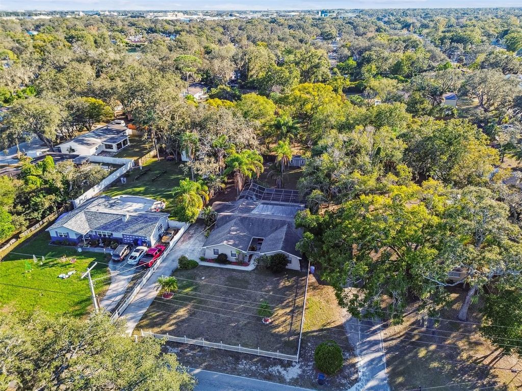 Image 76 of property listing at 5005 PURITAN ROAD, Tampa, FL 33617