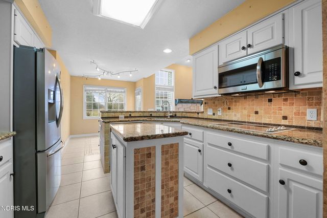 6708 Buck Creek Dr, Maumee, OH 43537