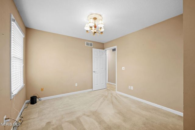 6708 Buck Creek Dr, Maumee, OH 43537