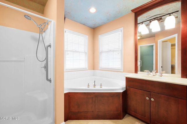 6708 Buck Creek Dr, Maumee, OH 43537