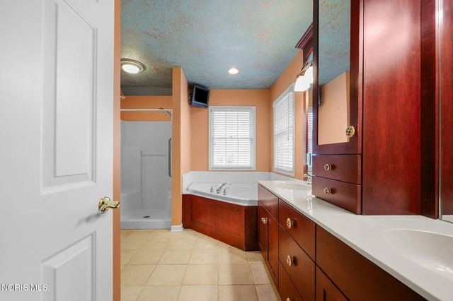 6708 Buck Creek Dr, Maumee, OH 43537