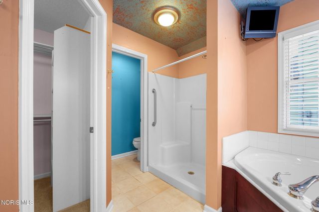 6708 Buck Creek Dr, Maumee, OH 43537