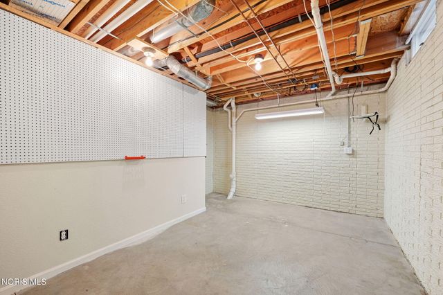 6708 Buck Creek Dr, Maumee, OH 43537