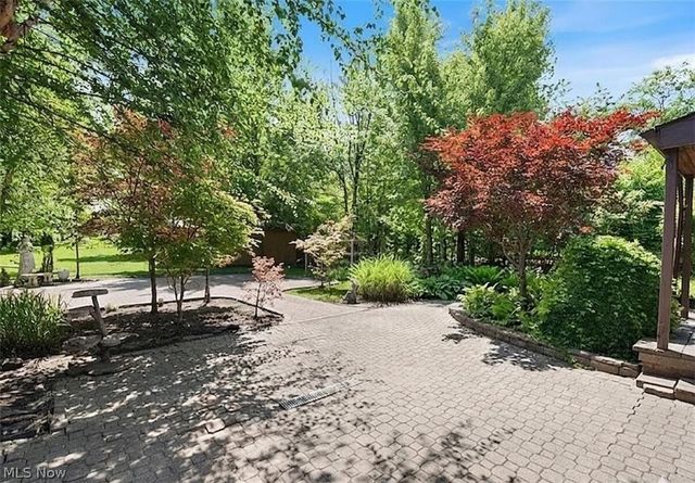 1815 Grantwood Drive, Parma, OH 44134