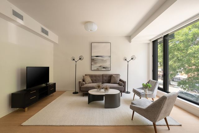 28 HUNTINGTON Street, New York City, NY 11231