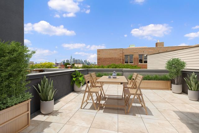 28 HUNTINGTON Street, New York City, NY 11231