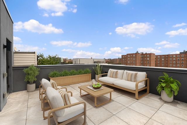 28 HUNTINGTON Street, New York City, NY 11231