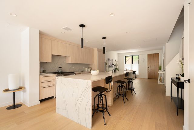 28 HUNTINGTON Street, New York City, NY 11231