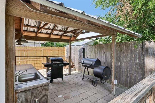 117 N Main ST, Paige, TX 78659
