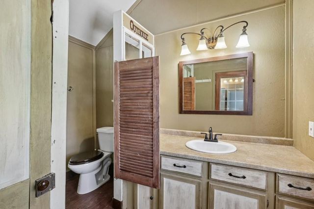 117 N Main ST, Paige, TX 78659