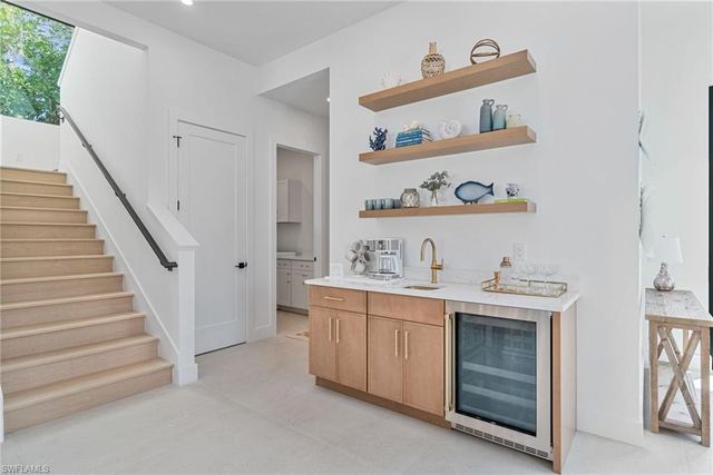 803 96th AVE N, Naples, FL 34108