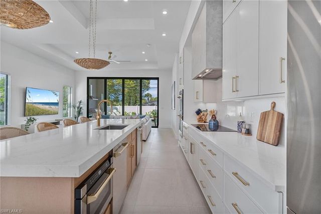 803 96th AVE N, Naples, FL 34108