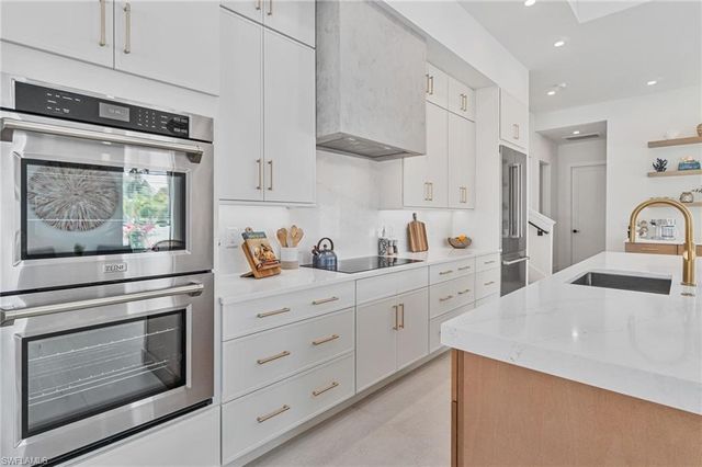 803 96th AVE N, Naples, FL 34108