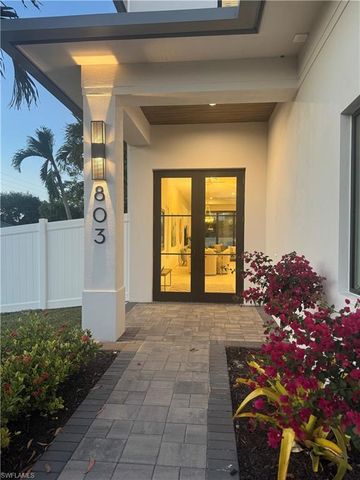 803 96th AVE N, Naples, FL 34108