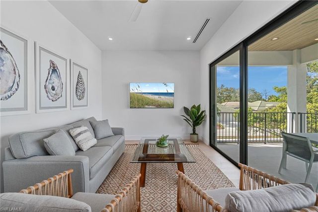 803 96th AVE N, Naples, FL 34108