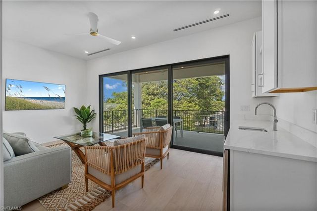 803 96th AVE N, Naples, FL 34108