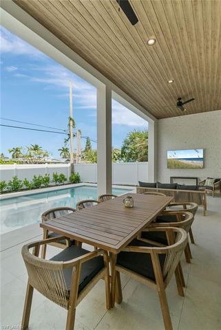 803 96th AVE N, Naples, FL 34108