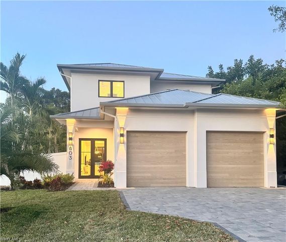 803 96th AVE N, Naples, FL 34108