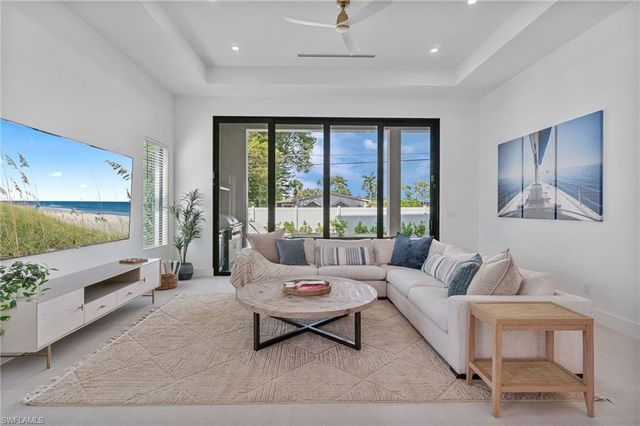 803 96th AVE N, Naples, FL 34108