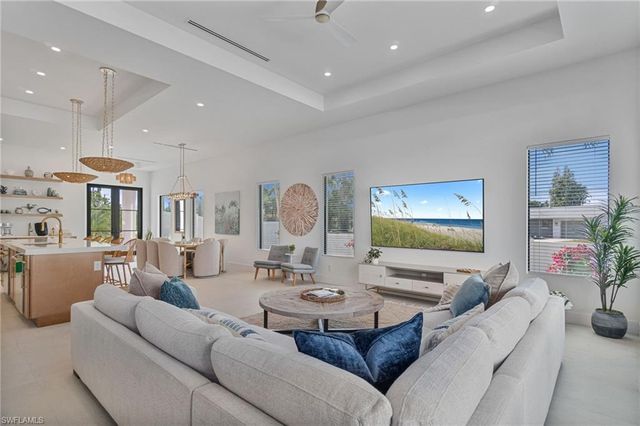 803 96th AVE N, Naples, FL 34108