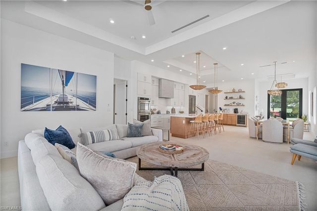 803 96th AVE N, Naples, FL 34108