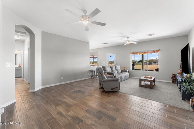 6313 N MARIGOLD Avenue, Casa Grande, AZ 85194