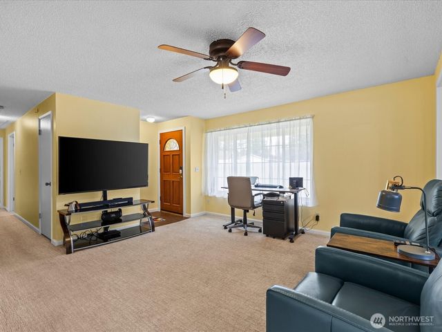 6200 84th Place NE, Marysville, WA 98270