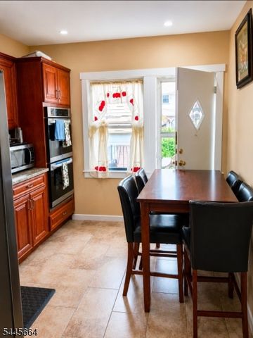 39 Hollywood Ave, Hillside Twp., NJ 07205