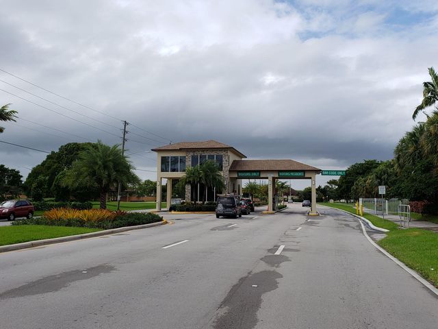 151 SW 134TH Way 203N, Pembroke Pines, FL 33027