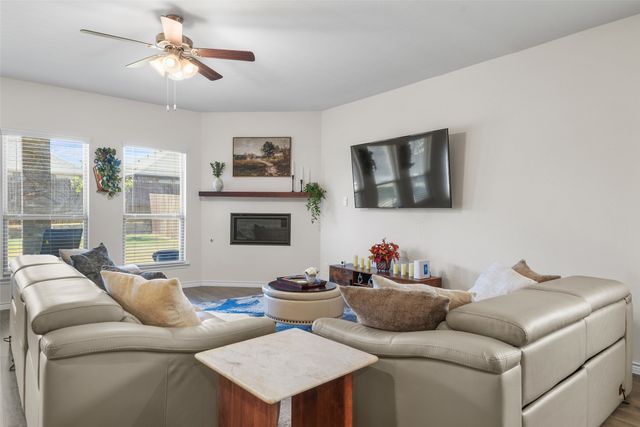 10608 Plumlee Lane, Aubrey, TX 76227