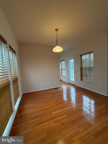 1113 WALKER DR, Fredericksburg, VA 22401