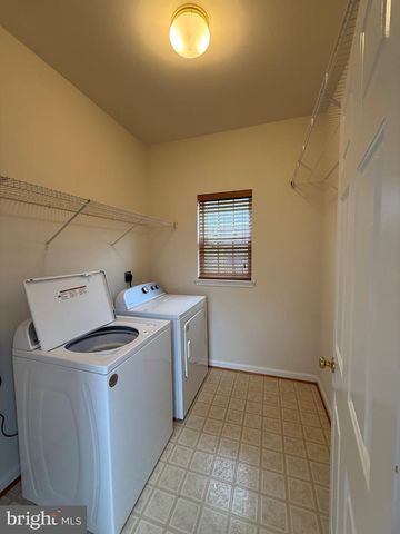 1113 WALKER DR, Fredericksburg, VA 22401