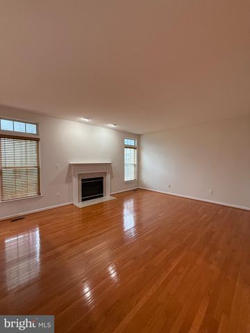 1113 WALKER DR, Fredericksburg, VA 22401