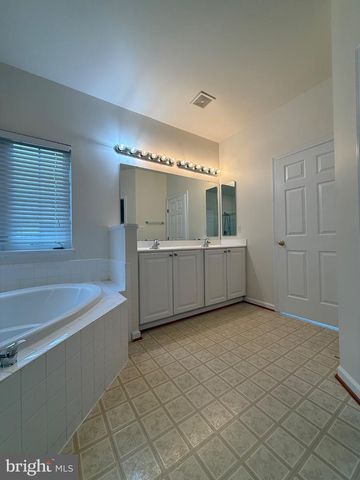 1113 WALKER DR, Fredericksburg, VA 22401
