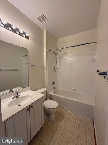 1113 WALKER DR, Fredericksburg, VA 22401