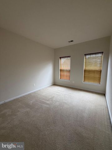 1113 WALKER DR, Fredericksburg, VA 22401